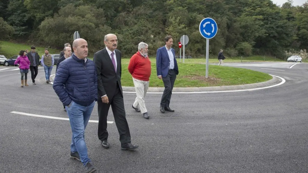 Visita rotonda de Cartes Mazón y alcalde