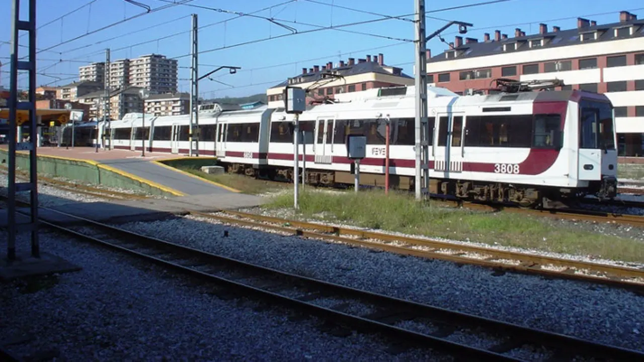 Vías del tren a su paso por Torrelavega