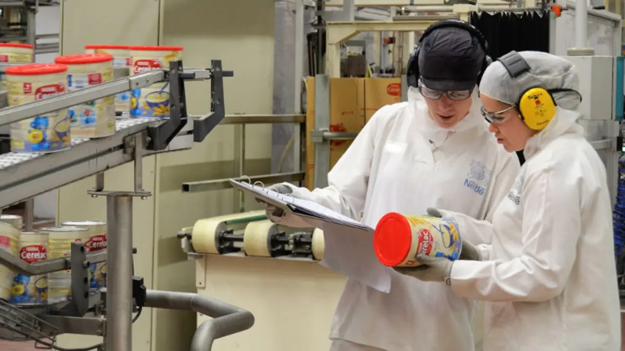 Trabajadoras de la fábrica de Nestlé en La Penilla de Cayón