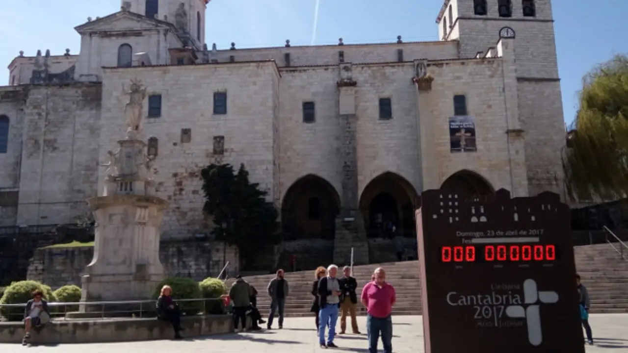 El reloj situado en la catedral de Santander que marcaba la cuenta atrás del Año Jubilar Lebaniego