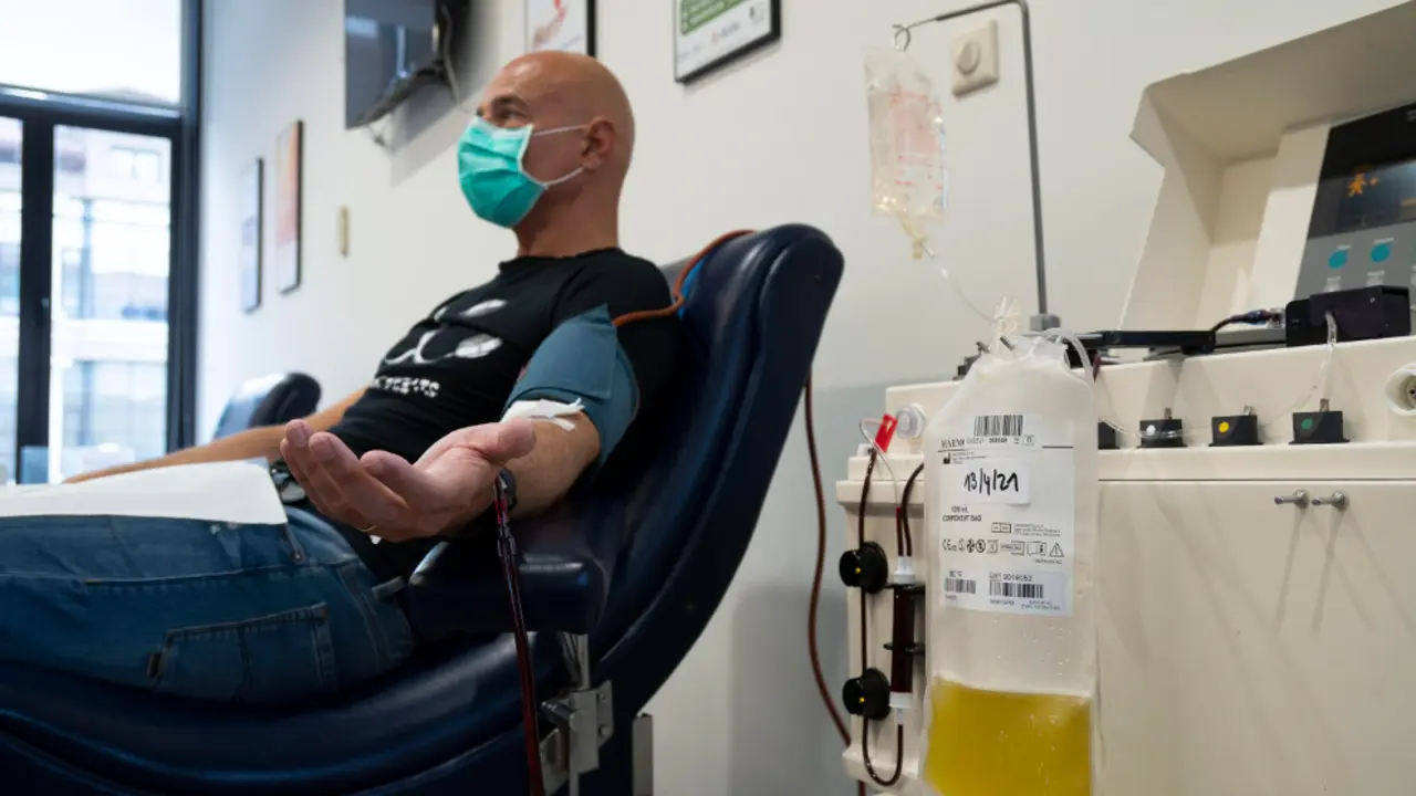 El médico Nacho del Campo donando plasma con anticuerpos COVID 02