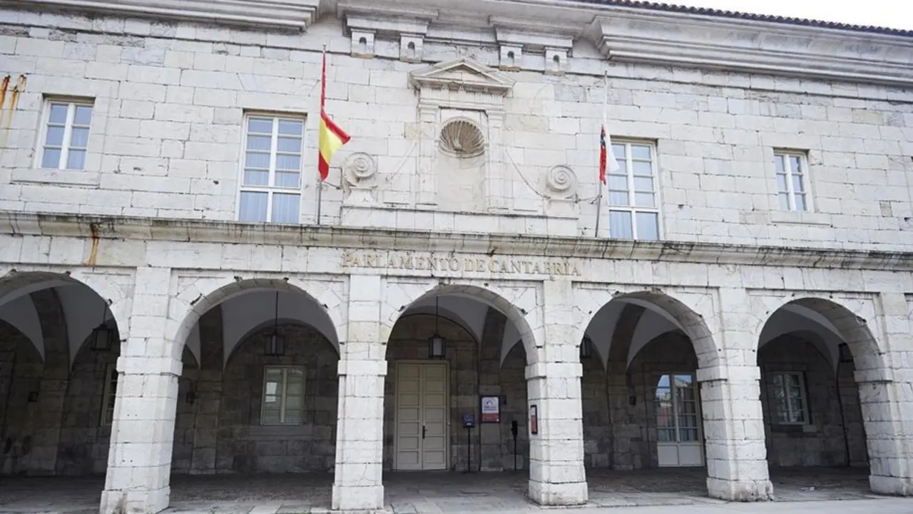 Exterior del Parlamento de Cantabria