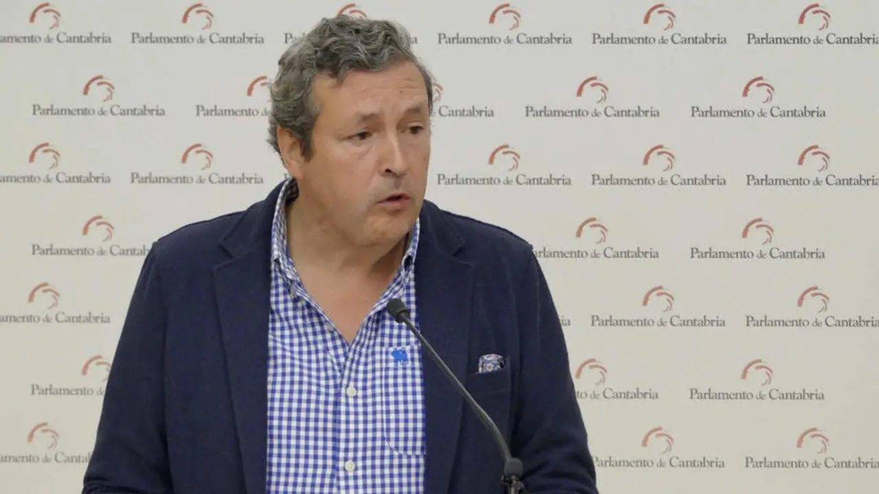 El diputado del PP en el Parlamento de Cantabria y senador autonómico, Íñigo Fernández