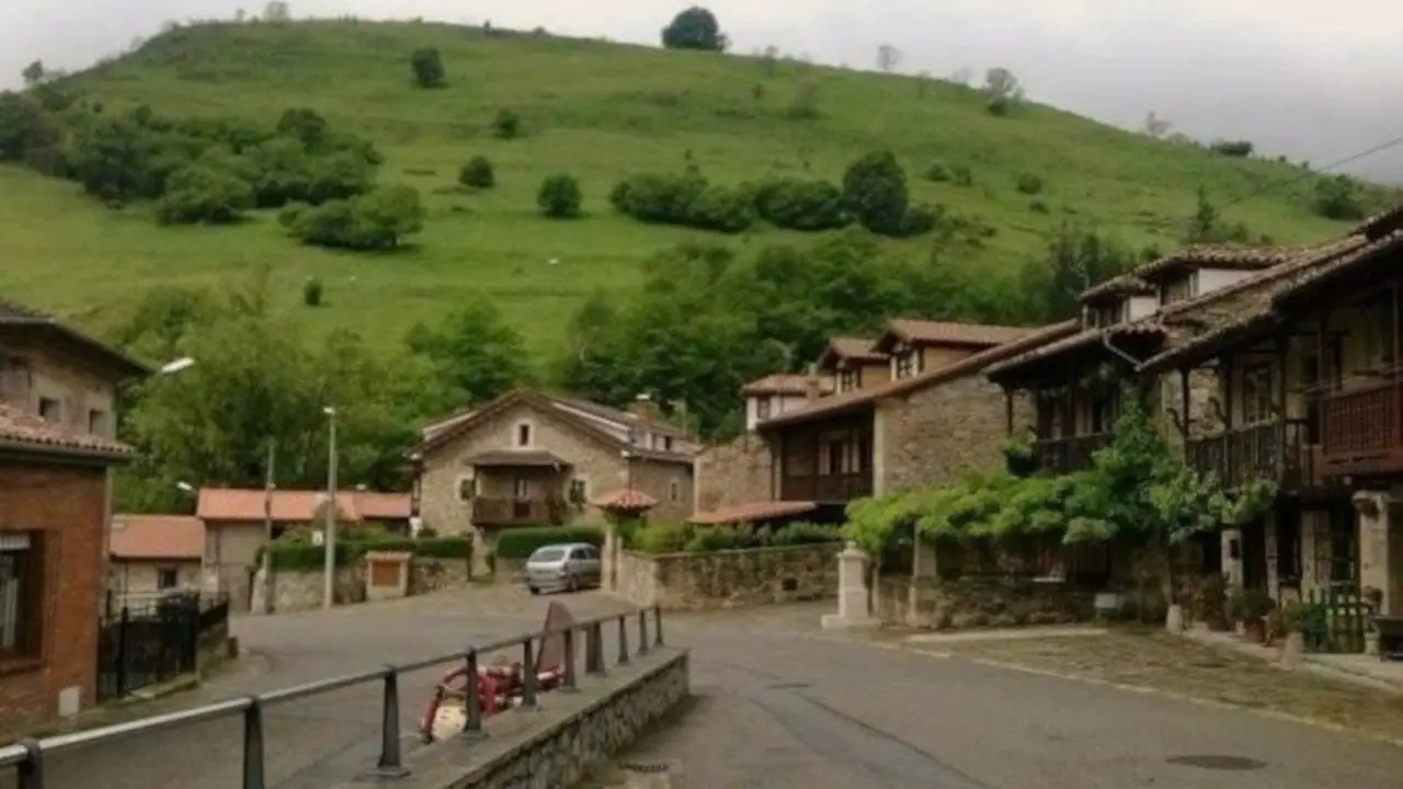 El pueblo de Pujayo, en Bárcena de Pie de Concha