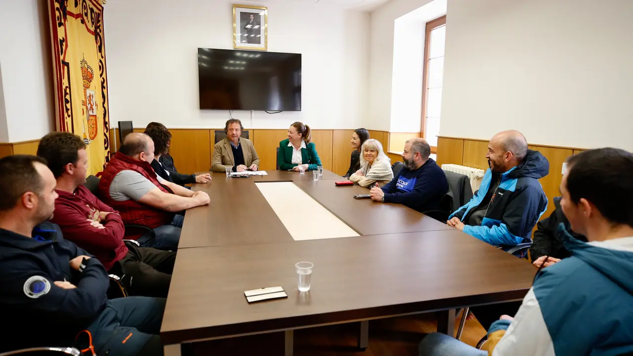 El consejero de Desarrollo, Rural, Ganadería, Pesca y Alimentación, Pablo Palencia, realiza una visita institucional a Ampuerto