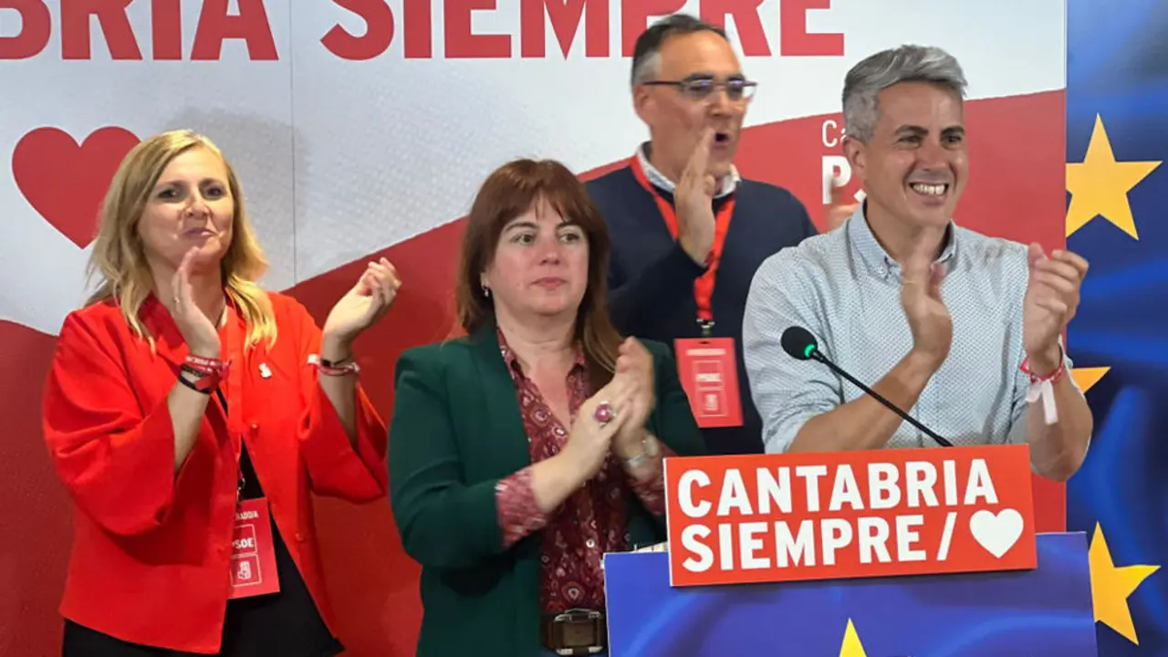 El secretario general del PSC-PSOE, Pablo Zuloaga, los candidatos a las europeas Silvia Abascal y Raúl Pesquera y la secretaria de Organización, Noelia Cobo