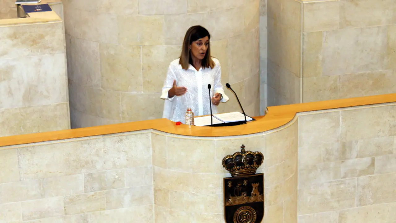 La presidenta de Cantabria, María José Sáenz de Buruaga, durante el Debate sobre la Orientación Política del Gobierno en el Parlamento autonómico | Foto- edc