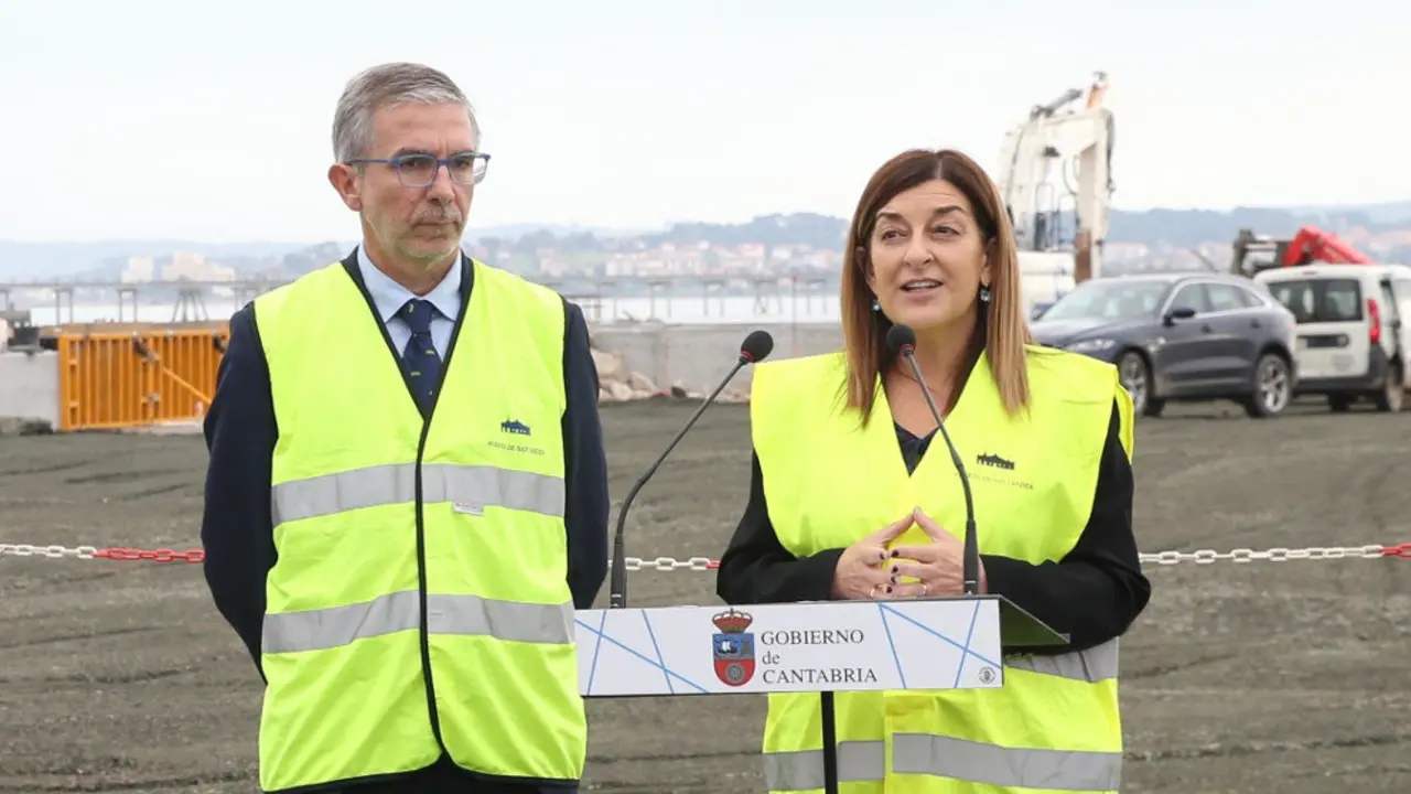 La presidenta de Cantabria, María José Sáenz de Buruaga, y el presidente del Puerto de Santander, César Díaz