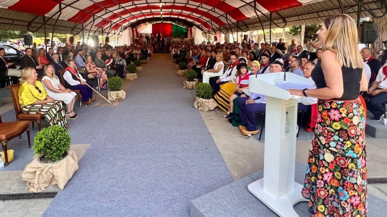 La presidenta de Cantabria, María José Sáenz de Buruaga, en el 58º Día de Cantabria