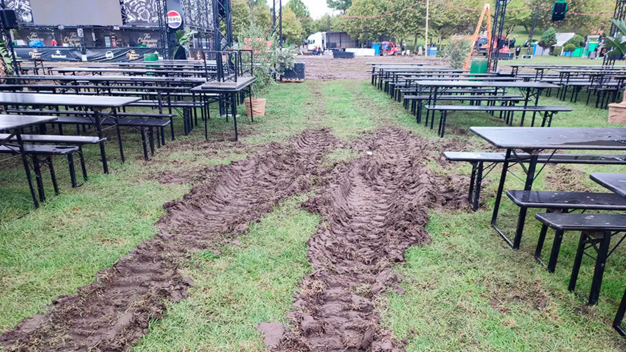 Estado en el que se encuentra la Campa de la Magdalena por las fuertes lluvias. FOTO- O.B.