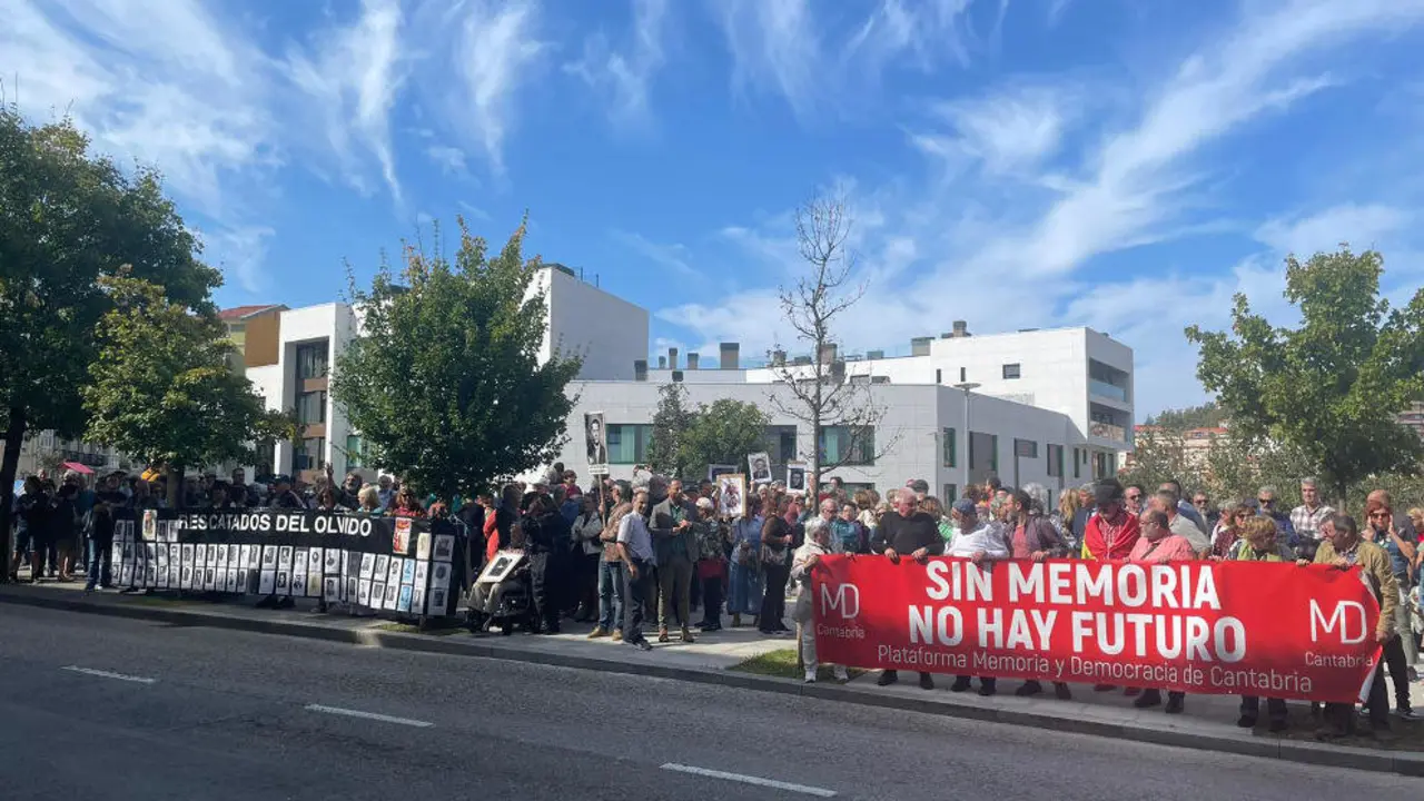 Protestas de la Plataforma frente el Parlamento