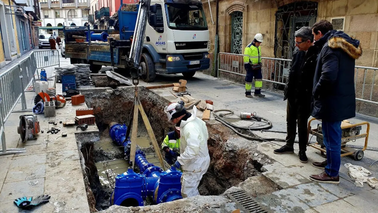 Obras en la calle Alfonso Astulez en Torrelavega