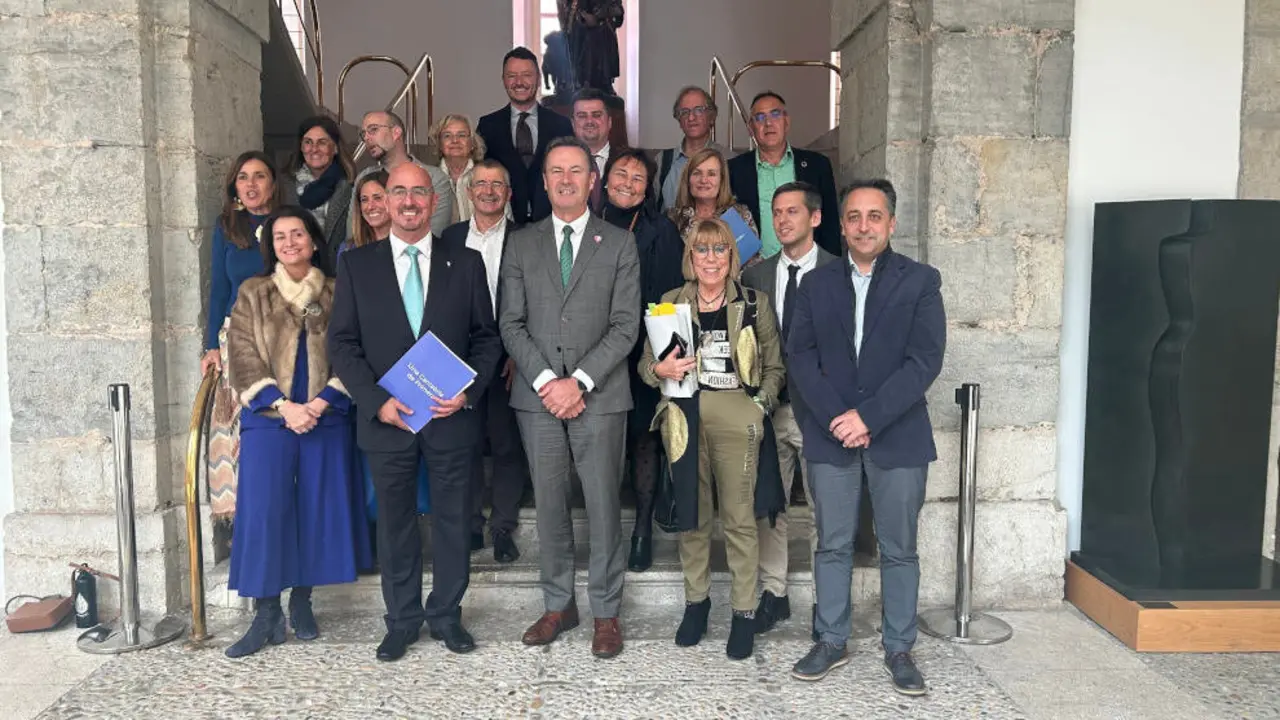 Comisión en el Parlamento de Cantabria para presentar los presupuestos de la Consejería de Salud para 2025