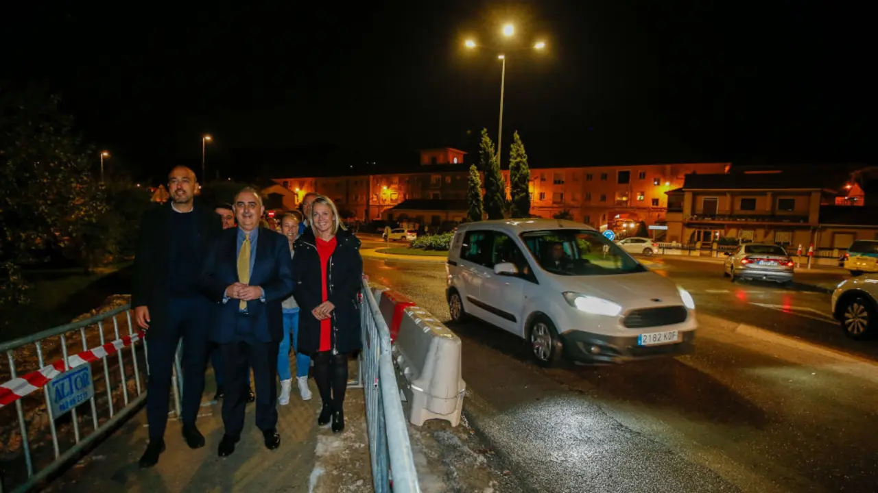 Media visita junto al alcalde la reapertura del tráfico en el Puente