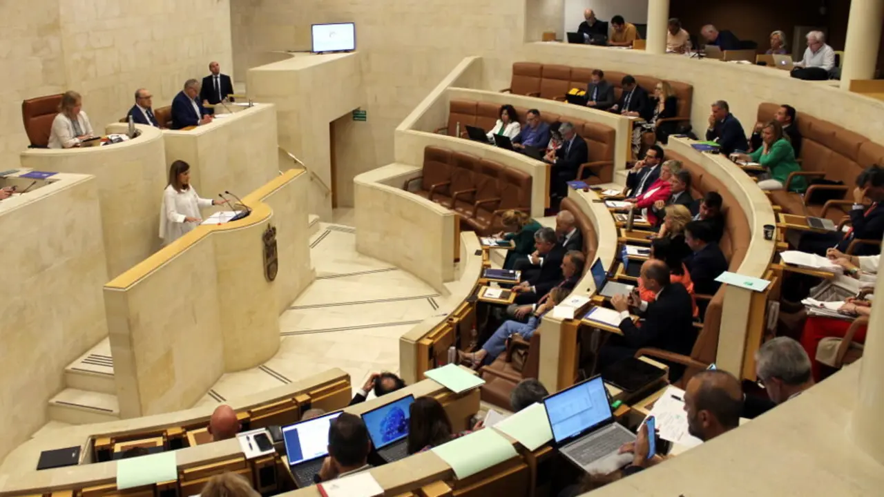 Debate en el Parlamento de Cantabria | Foto- edc