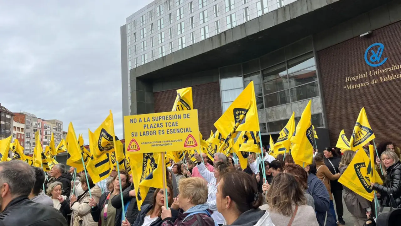 Imagen de la concentración frente al edificio sanitario