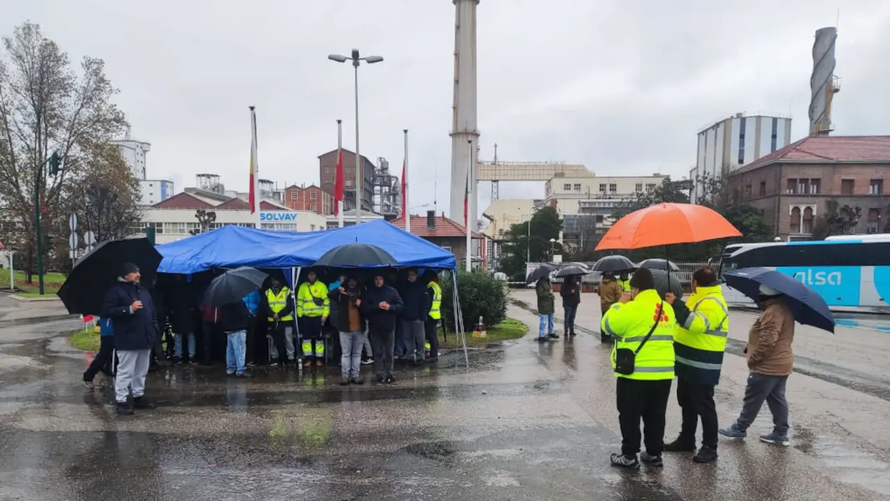 Concentración de los trabajadores de la logística de Solvay | Foto- UGT de Archivo