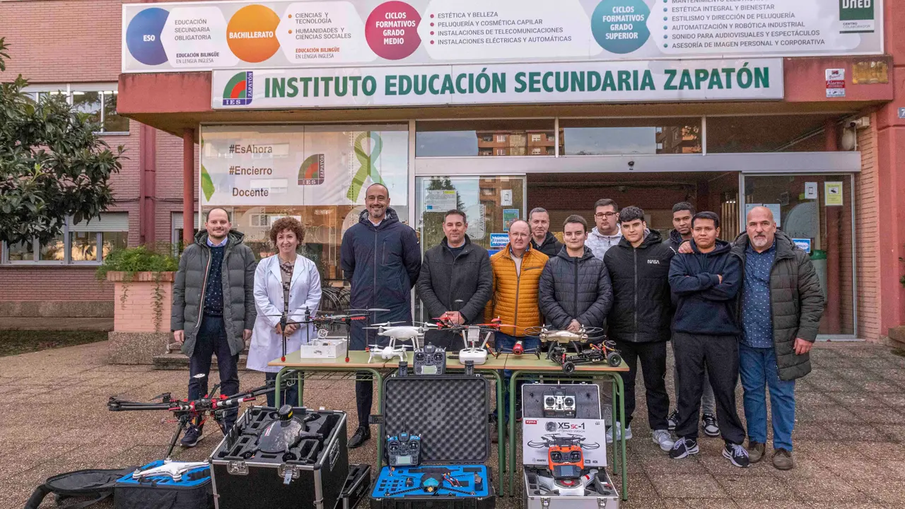 Donación de drones al IES Zapatón