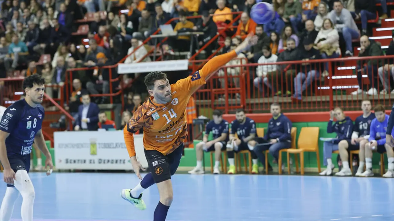 Javi Muñoz durante un partido del Bathco BM Torrelavega | Foto- BM Torrelavega