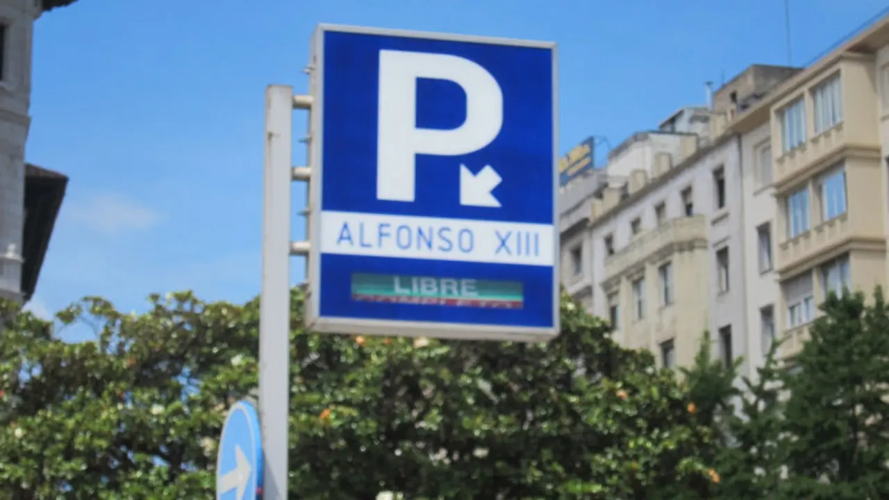 Señal del parking de Alfonso XIII en Santander