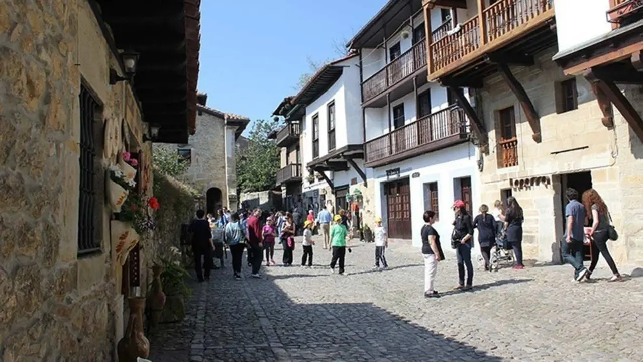 Turistas en Santillana del Mar- FOTO- Gobierno de Cantabria