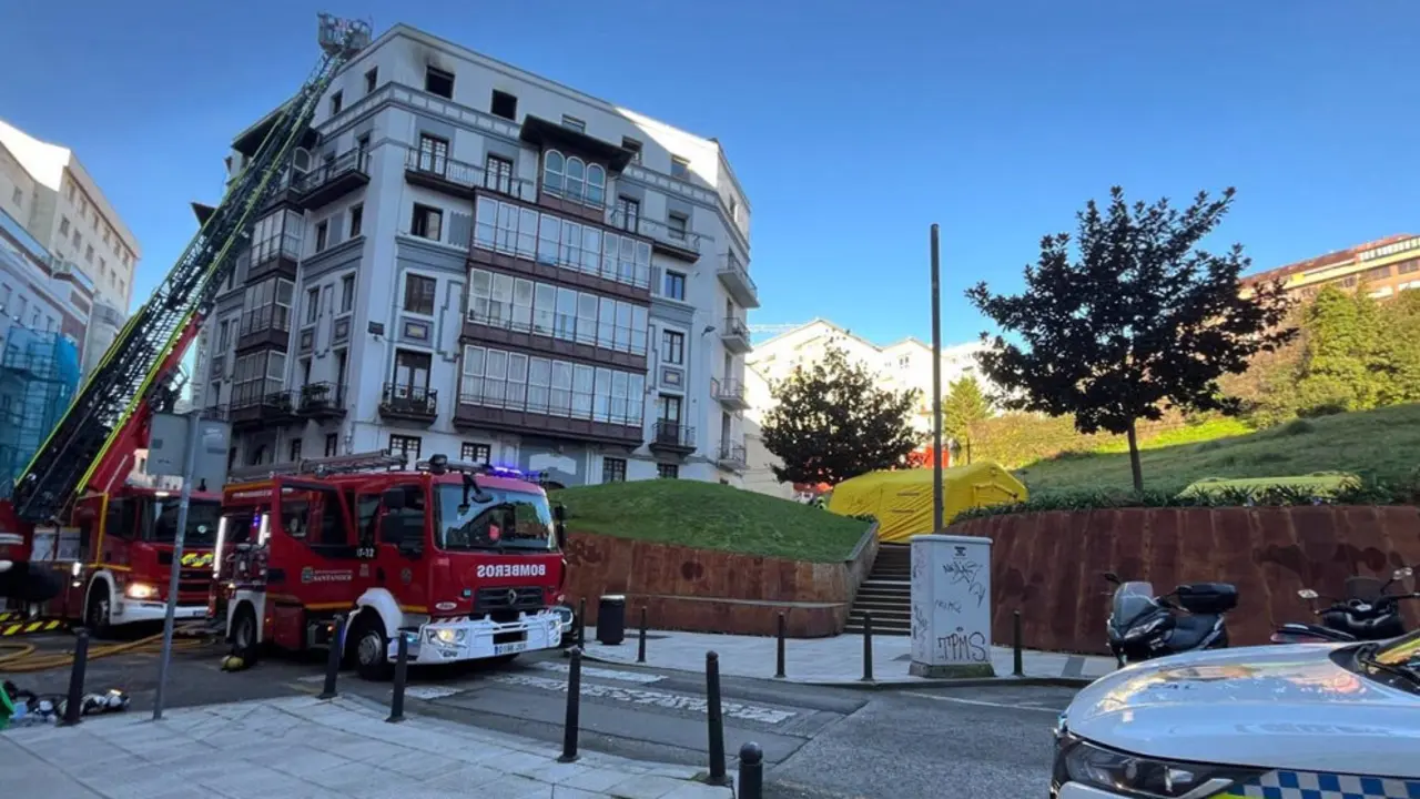 Efectivos trabajando en el incendio