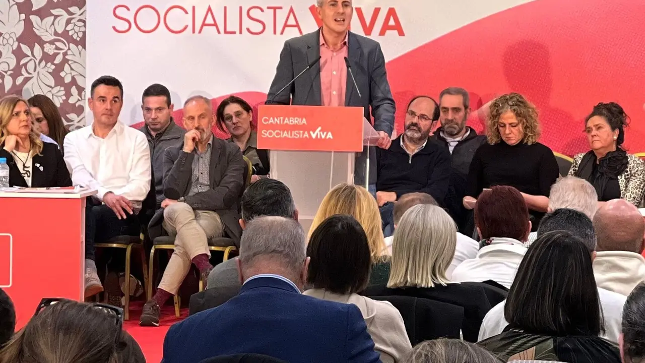 El secretario general del PSC-PSOE, Pablo Zuloaga, en el Comité Regional