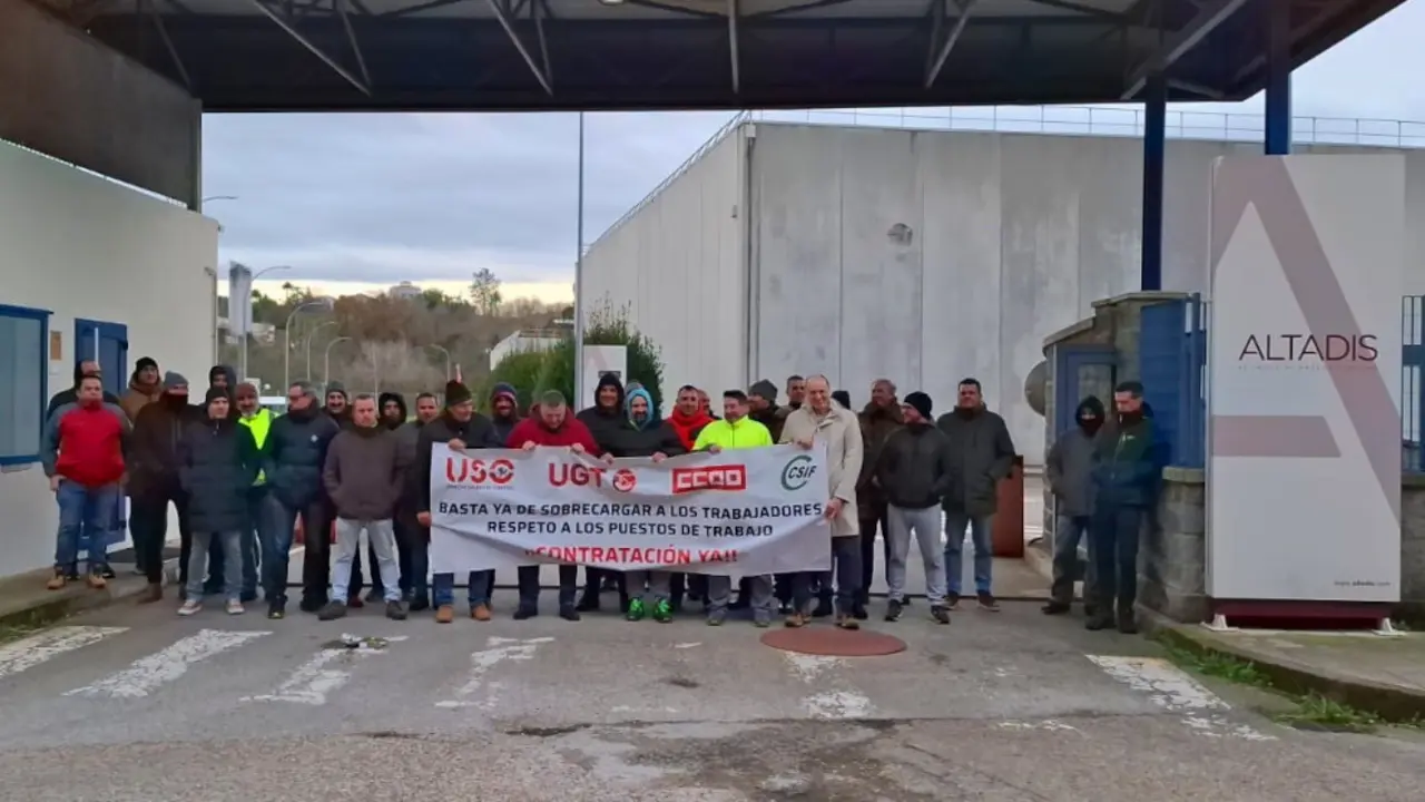 Huelga de los trabajadores de la fábrica de Altadis en Entrambasaguas el pasado 9 de enero | Foto- UGT