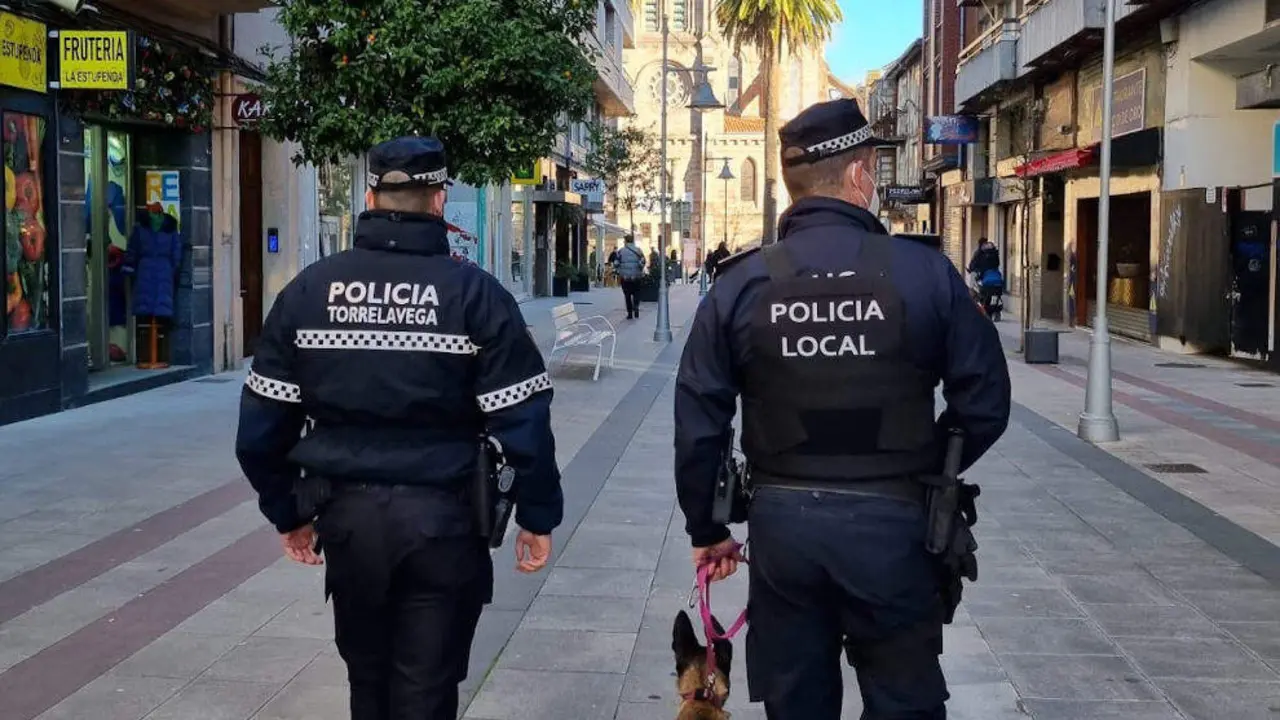 Policías en Torrelavega