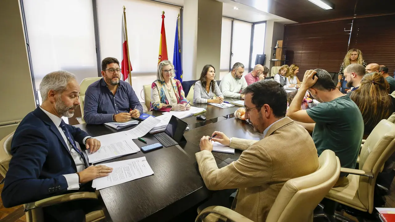 El consejero de Educacion se reúne con la Junta de Personal Docente. Foto de archivo