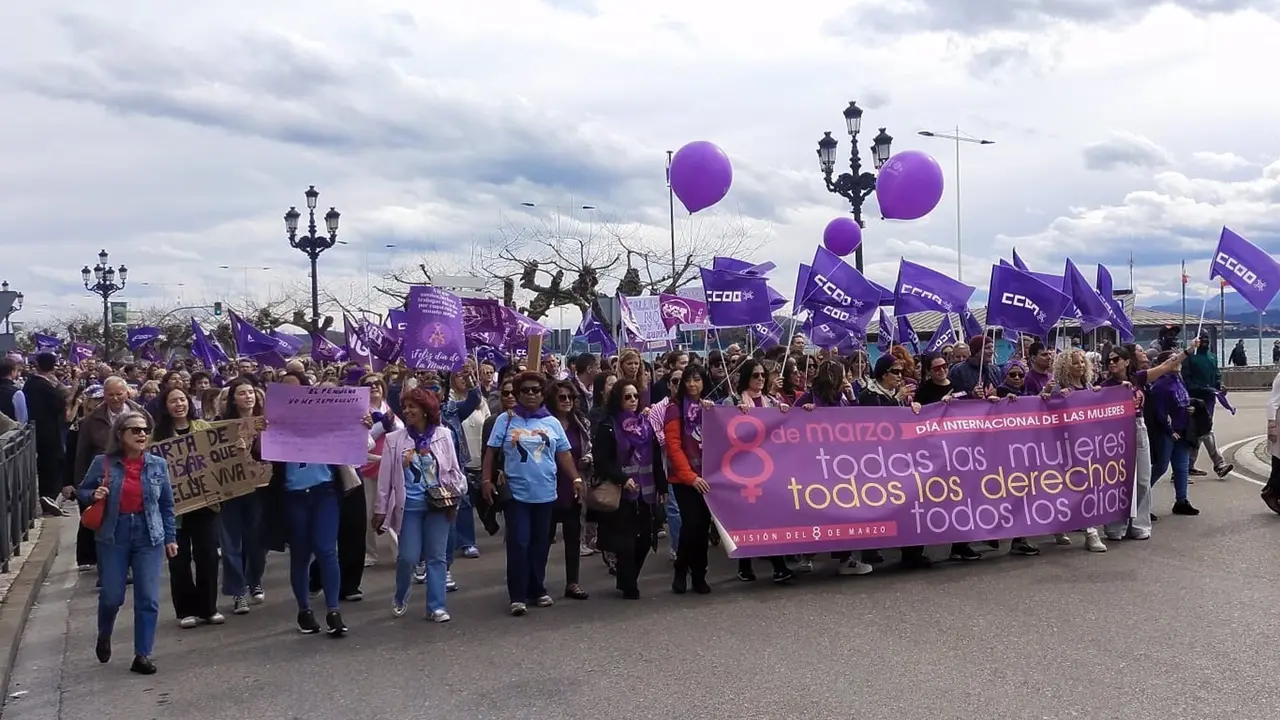 Más de 5.000 personas salen a la calle en Santander para reivindicar la igualdad real