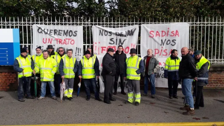 Huelga de los trabajadores de la contrata SADISA en Solvay